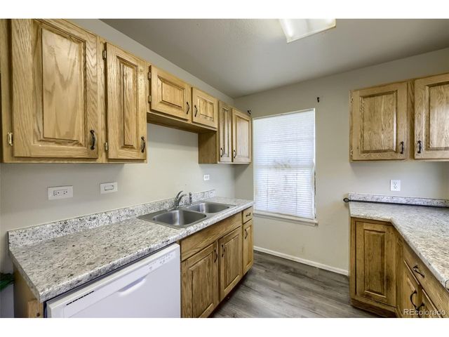 1852 Eagle St, Aurora, CO 80011