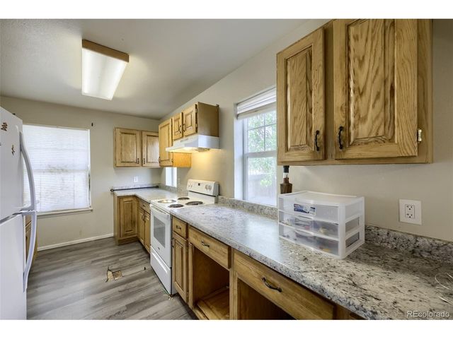 1852 Eagle St, Aurora, CO 80011