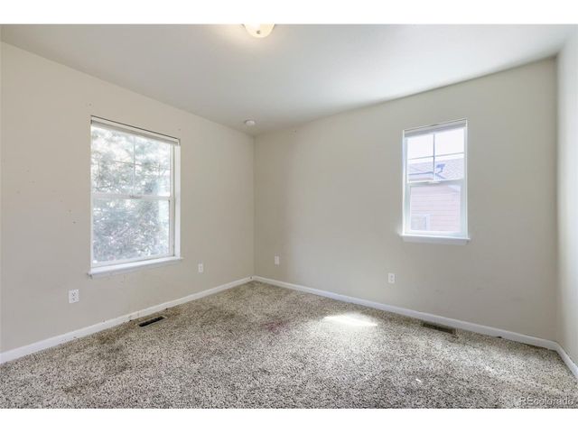 1852 Eagle St, Aurora, CO 80011