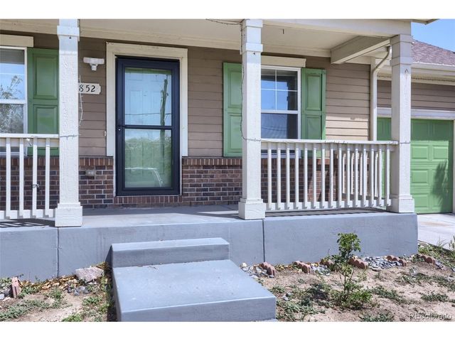 1852 Eagle St, Aurora, CO 80011