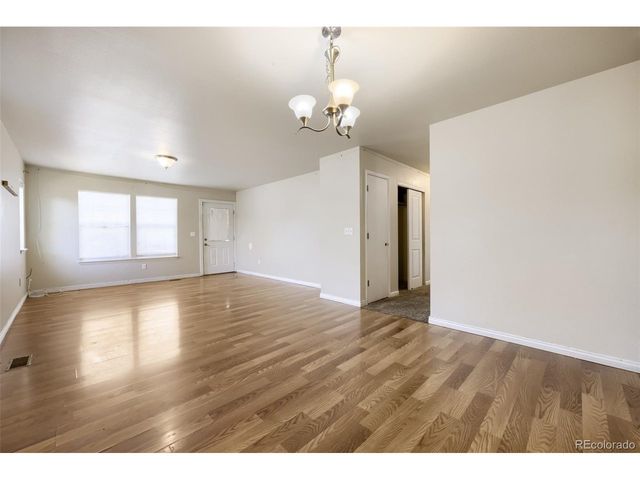 1852 Eagle St, Aurora, CO 80011