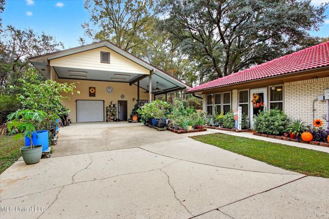 18581 W Wortham Road, Saucier, MS 39574