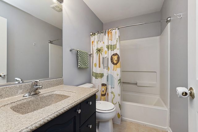 420 Wilshire Lane, Bolingbrook, IL 60440