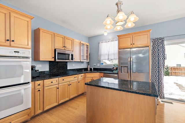 420 Wilshire Lane, Bolingbrook, IL 60440