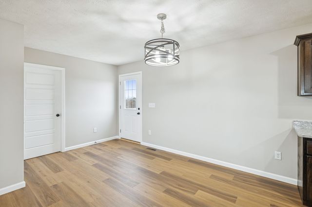 2649 Oak Knob Rd, Lafayette, TN 37083