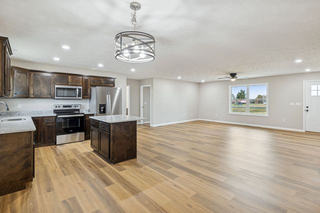 2649 Oak Knob Rd, Lafayette, TN 37083