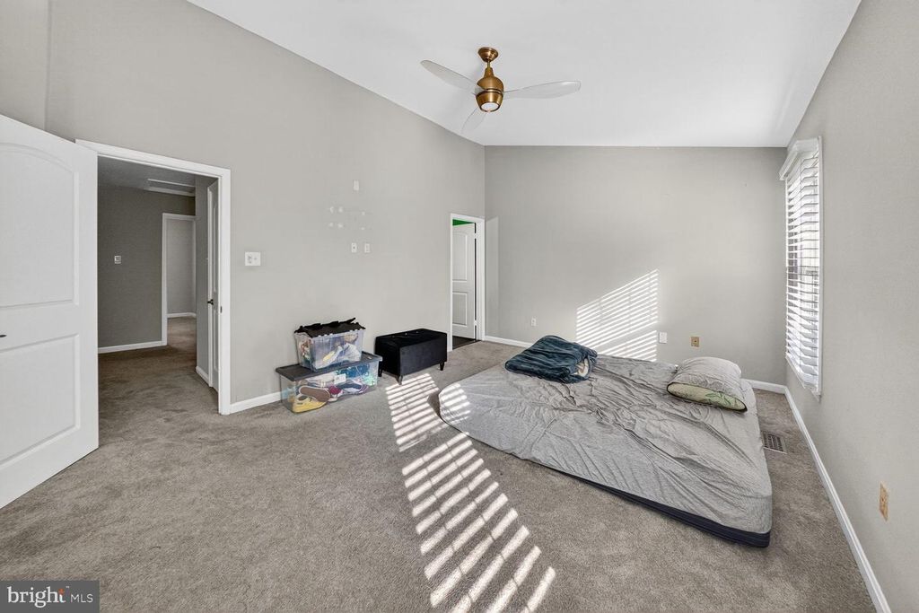 Image 11 of property listing at 14203-14203 OAKPOINTE DR, Laurel, MD 20707