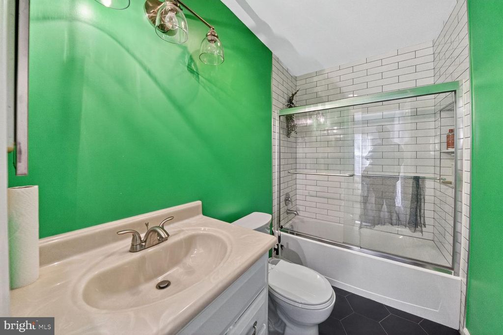 Image 13 of property listing at 14203-14203 OAKPOINTE DR, Laurel, MD 20707