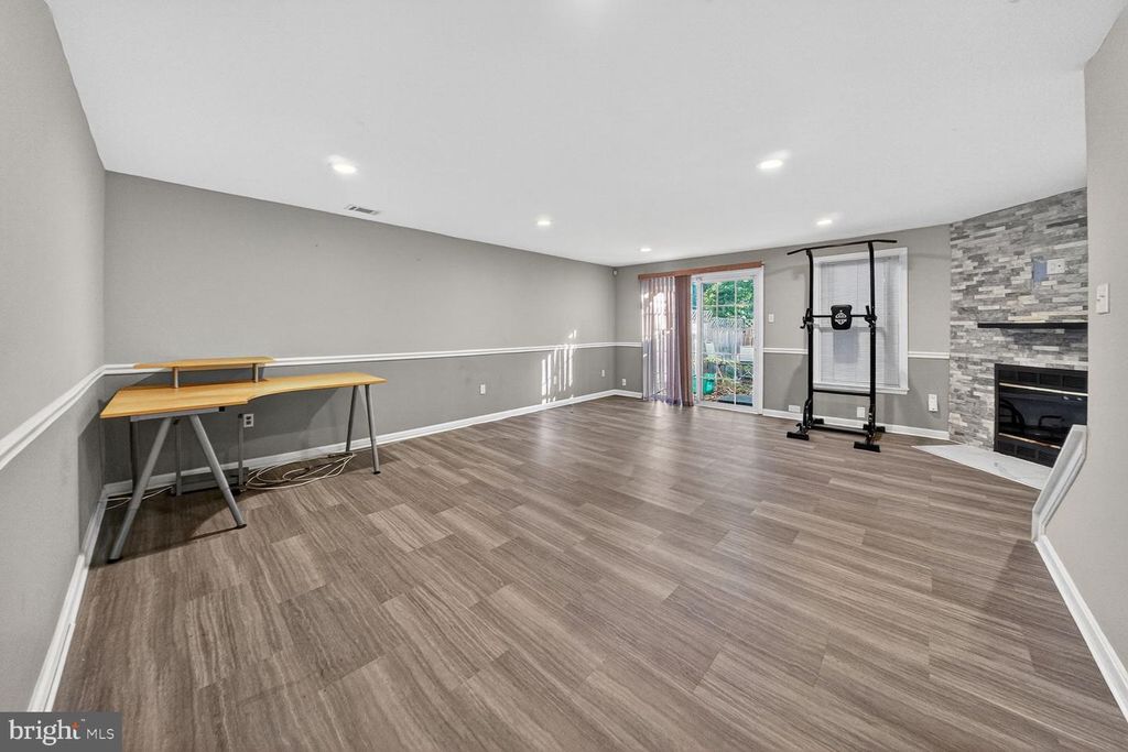 Image 19 of property listing at 14203-14203 OAKPOINTE DR, Laurel, MD 20707