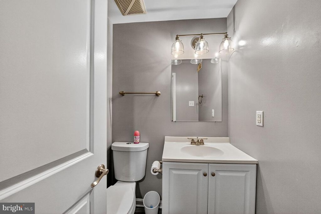 Image 21 of property listing at 14203-14203 OAKPOINTE DR, Laurel, MD 20707