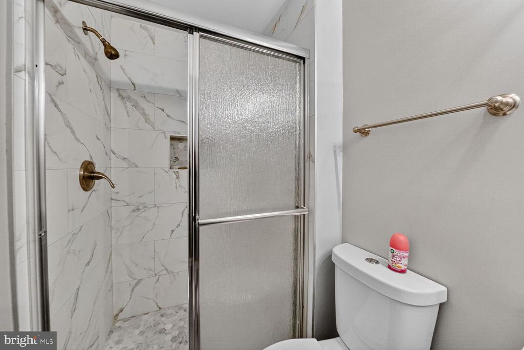 Image 22 of property listing at 14203-14203 OAKPOINTE DR, Laurel, MD 20707