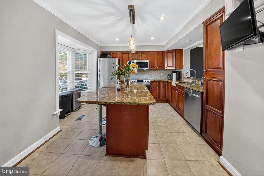 Image 4 of property listing at 14203-14203 OAKPOINTE DR, Laurel, MD 20707