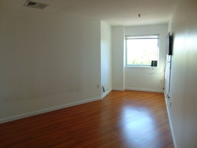 133 Commander Shea Blvd 621, Quincy, MA 02171