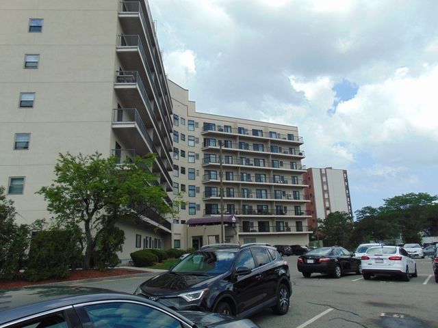 133 Commander Shea Blvd 621, Quincy, MA 02171