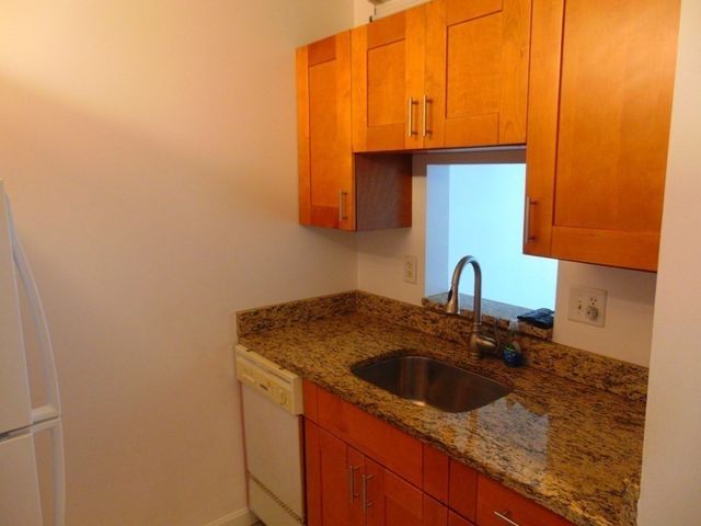 133 Commander Shea Blvd 621, Quincy, MA 02171