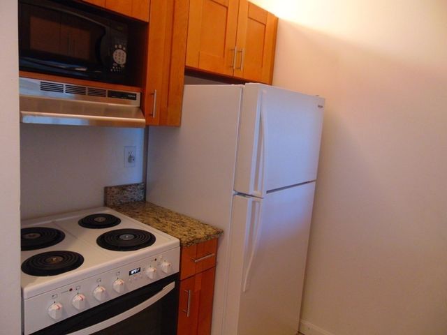 133 Commander Shea Blvd 621, Quincy, MA 02171