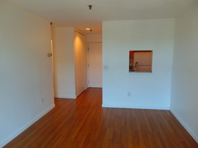 133 Commander Shea Blvd 621, Quincy, MA 02171
