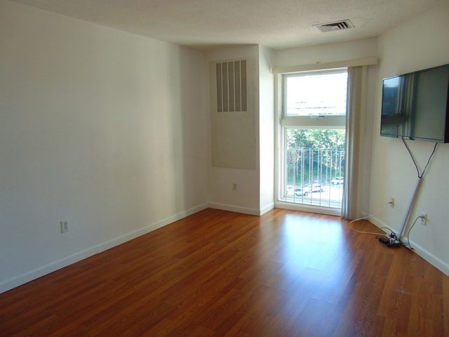 133 Commander Shea Blvd 621, Quincy, MA 02171