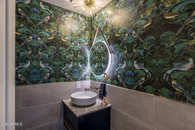 140 E RIO SALADO Parkway 804, Tempe, AZ 85281