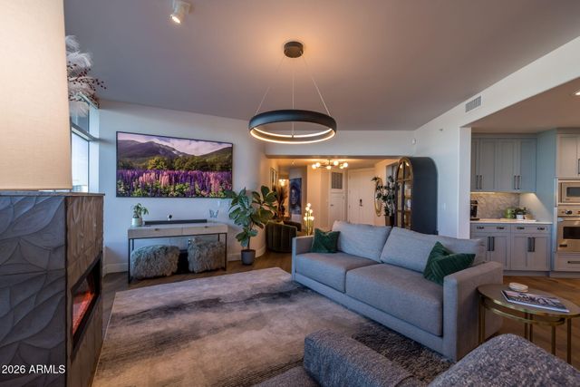 140 E RIO SALADO Parkway 804, Tempe, AZ 85281