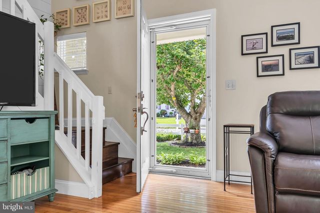 16 SHELLI TER, Barnegat, NJ 08005