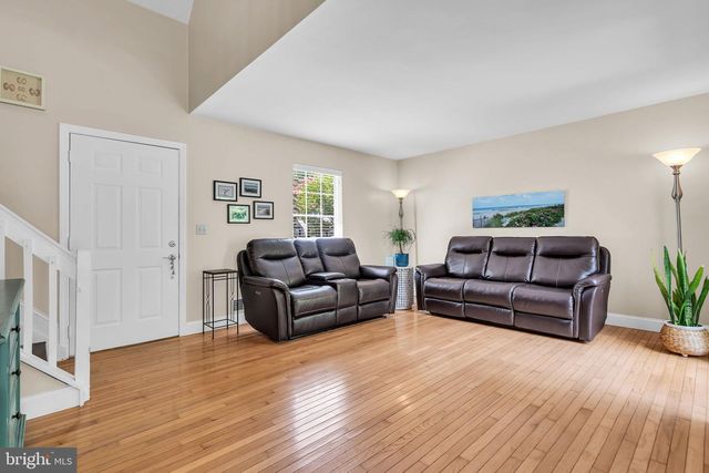 16 SHELLI TER, Barnegat, NJ 08005