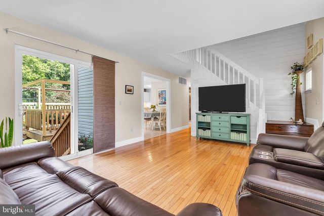 16 SHELLI TER, Barnegat, NJ 08005
