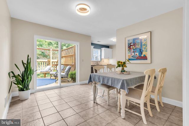 16 SHELLI TER, Barnegat, NJ 08005
