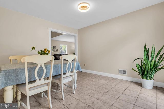 16 SHELLI TER, Barnegat, NJ 08005