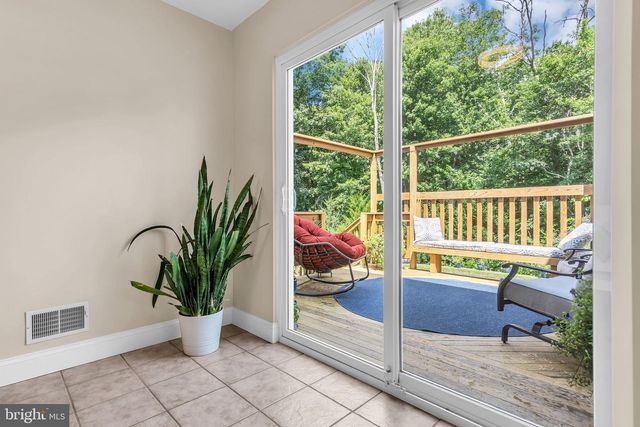 16 SHELLI TER, Barnegat, NJ 08005