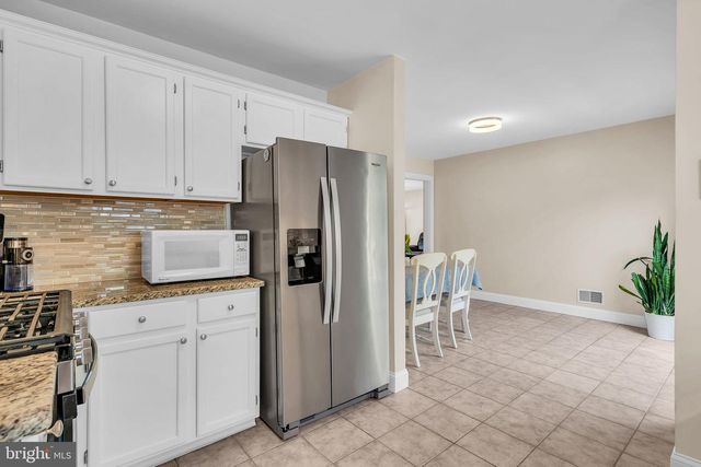 16 SHELLI TER, Barnegat, NJ 08005