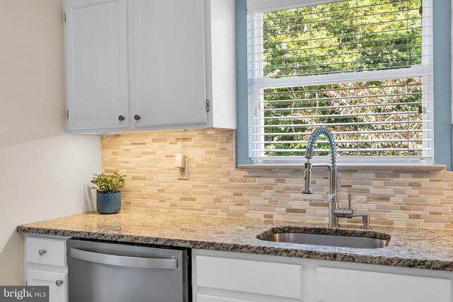 16 SHELLI TER, Barnegat, NJ 08005