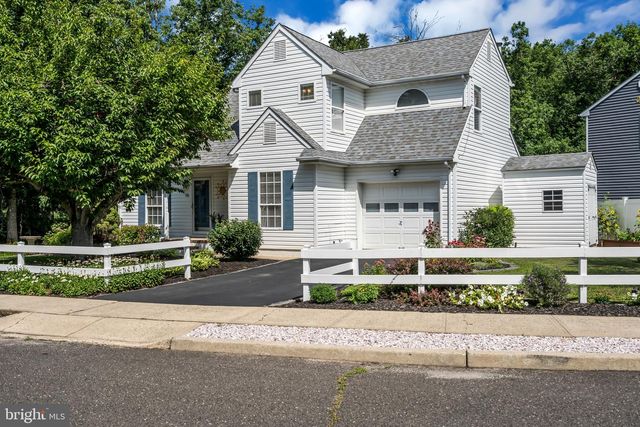 16 SHELLI TER, Barnegat, NJ 08005