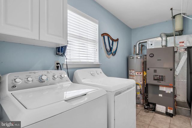 16 SHELLI TER, Barnegat, NJ 08005