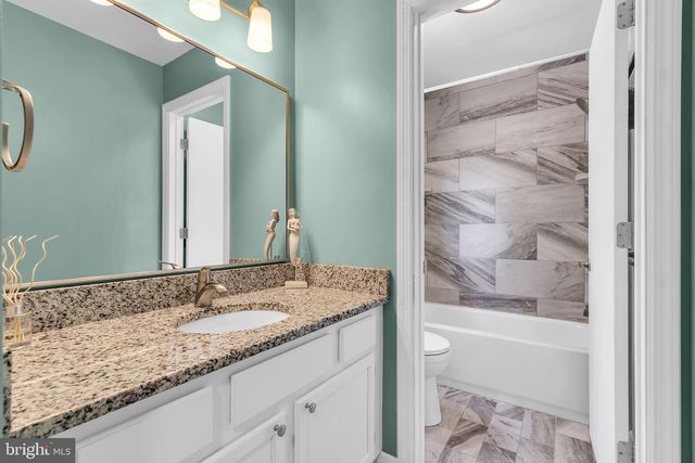 16 SHELLI TER, Barnegat, NJ 08005