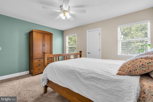 16 SHELLI TER, Barnegat, NJ 08005