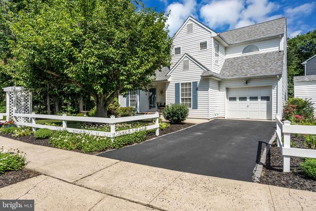 16 SHELLI TER, Barnegat, NJ 08005