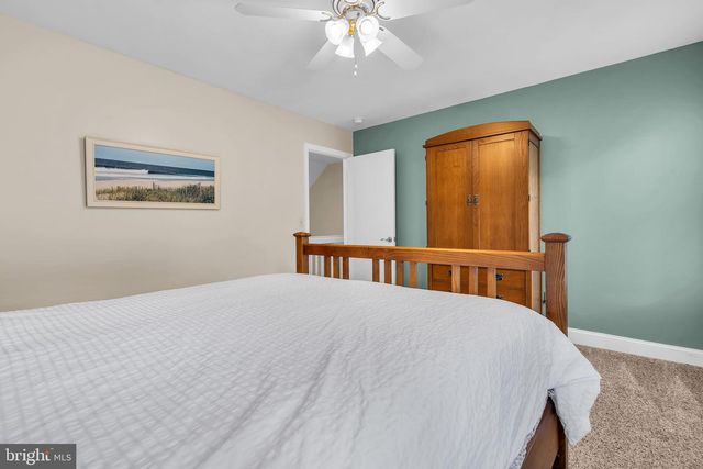 16 SHELLI TER, Barnegat, NJ 08005