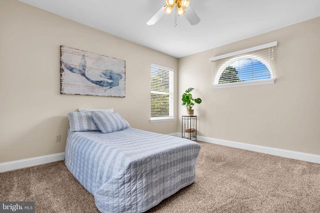 16 SHELLI TER, Barnegat, NJ 08005