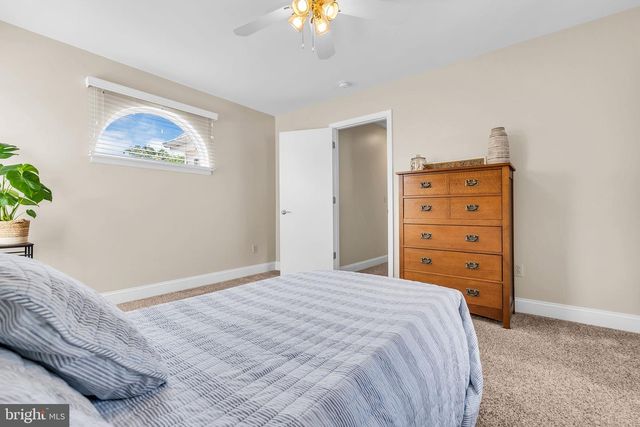 16 SHELLI TER, Barnegat, NJ 08005