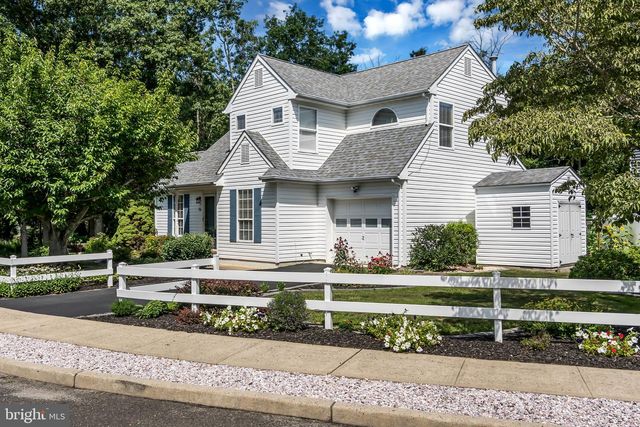 16 SHELLI TER, Barnegat, NJ 08005