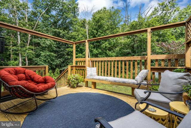 16 SHELLI TER, Barnegat, NJ 08005