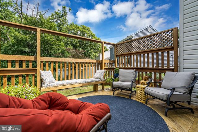 16 SHELLI TER, Barnegat, NJ 08005