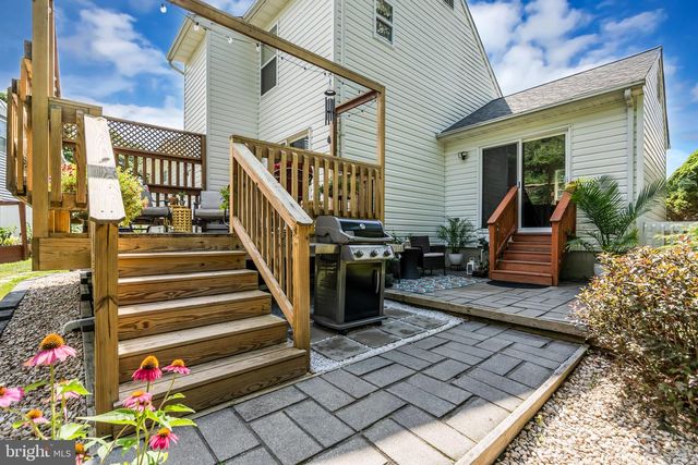 16 SHELLI TER, Barnegat, NJ 08005