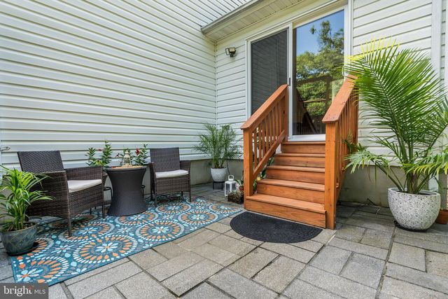 16 SHELLI TER, Barnegat, NJ 08005