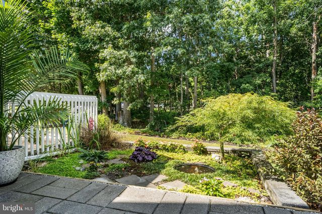 16 SHELLI TER, Barnegat, NJ 08005