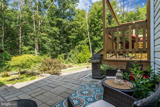 16 SHELLI TER, Barnegat, NJ 08005