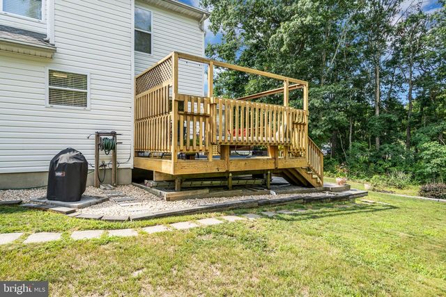 16 SHELLI TER, Barnegat, NJ 08005