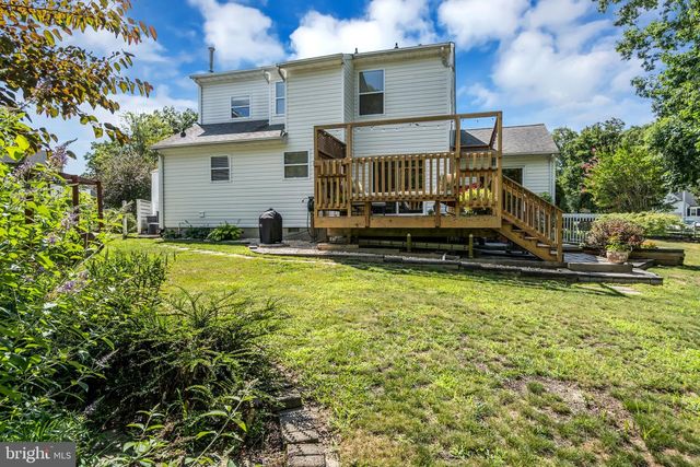 16 SHELLI TER, Barnegat, NJ 08005