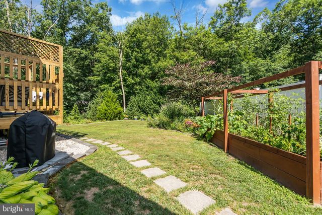 16 SHELLI TER, Barnegat, NJ 08005